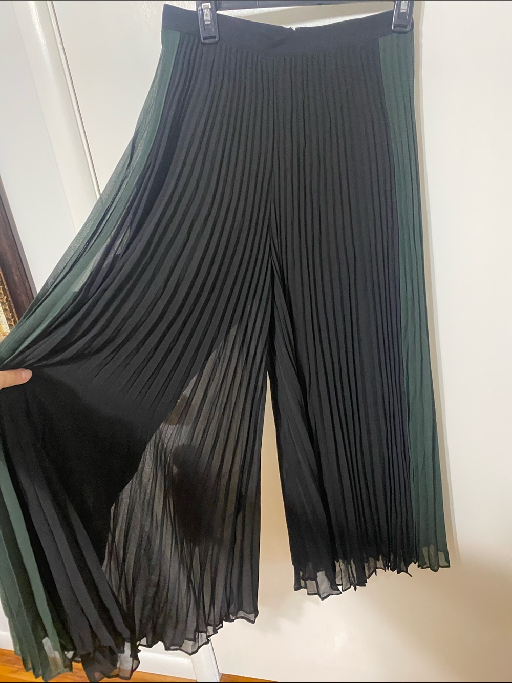 Club Monaco Black Pleated Wide Leg Pants  with Deep Green Panels